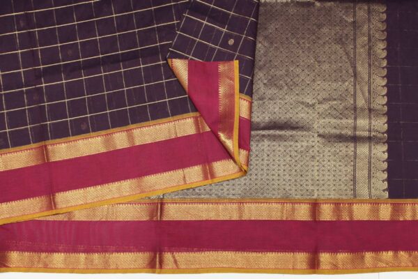 Narayanpet Saree In Dark Wine With Ganga Jamuna Pattern