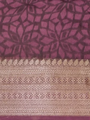 Deep plum Chanderi silk saree with paisley motifs and zari border In Blouse
