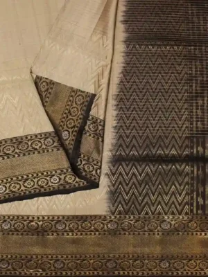 Signature Silver Grey Handloom Pure Soft Silk Saree In CloseUp