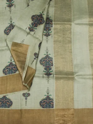 Close-up of Kalamkari floral and paisley prints with Antique Gold Baavanchi border on Ivory Beige Pure Tussar Silk Saree